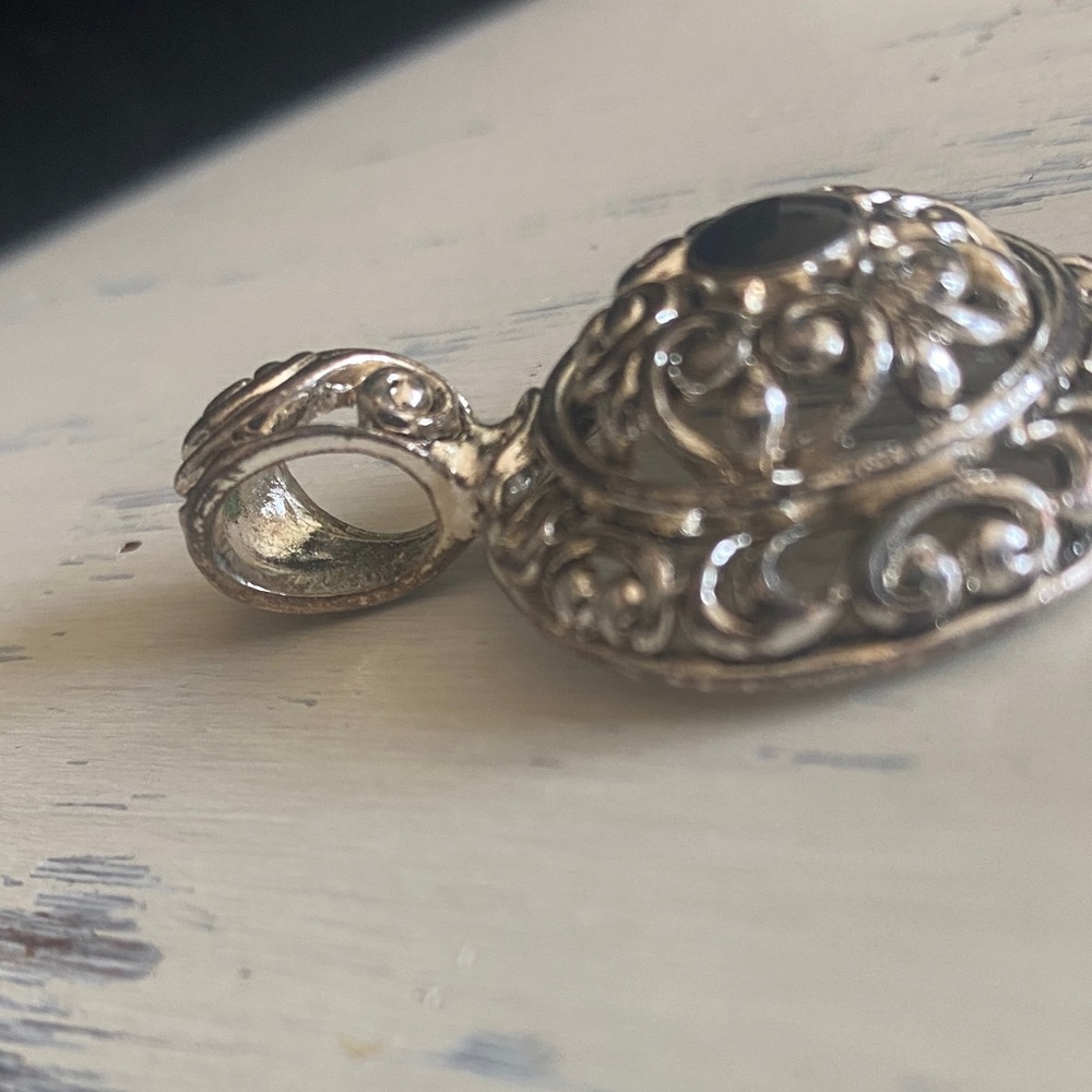 Elegant Silver Pendant with Black Stone - Picture 6 of 6